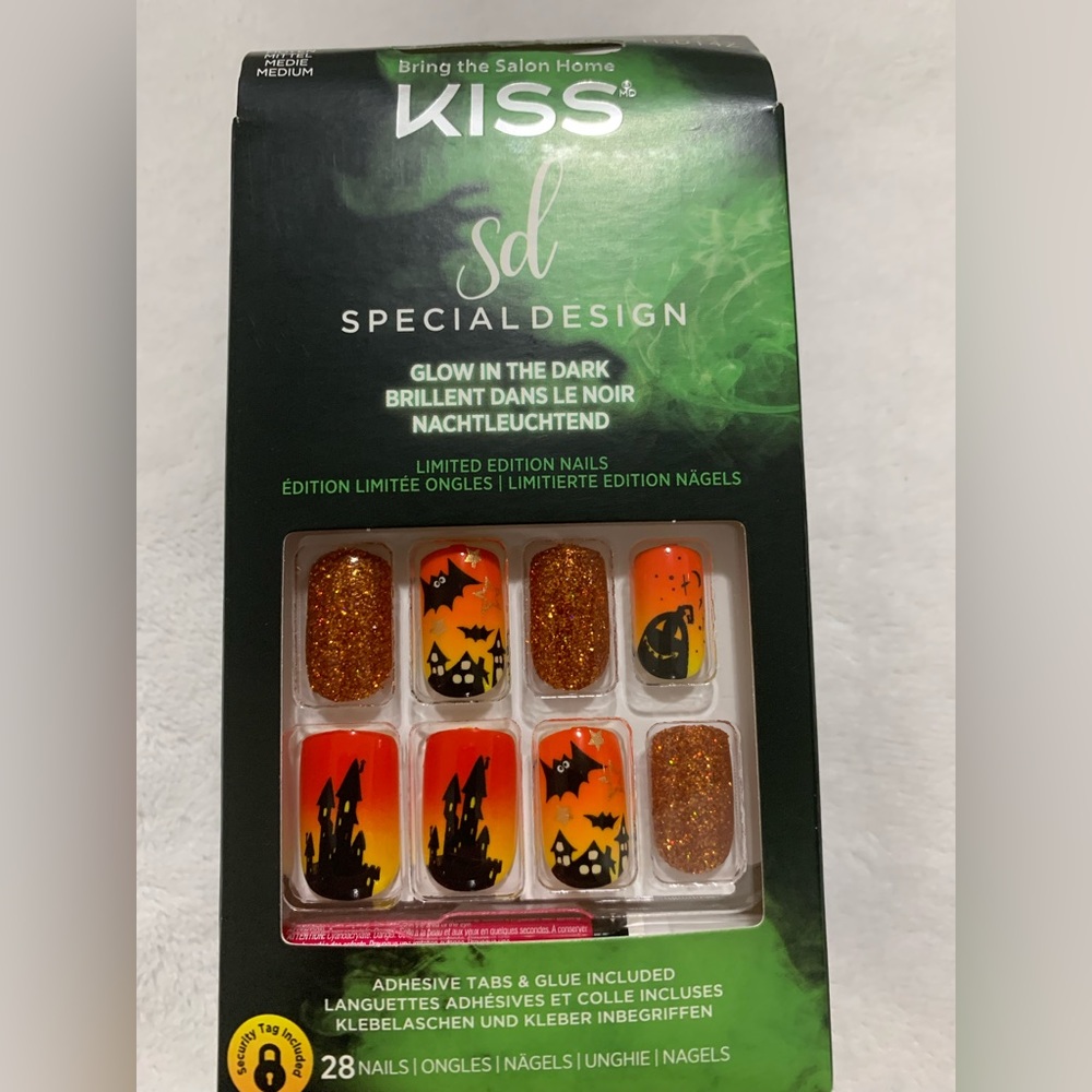 Kiss Special Edition Glow in the dark press on nails